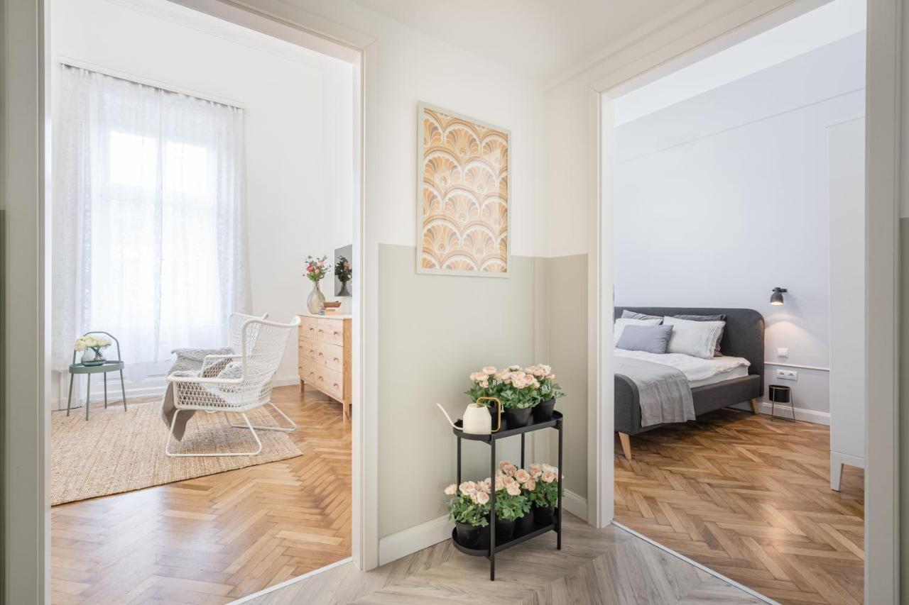 Atmos Glare Apartment Budapest Eksteriør bilde